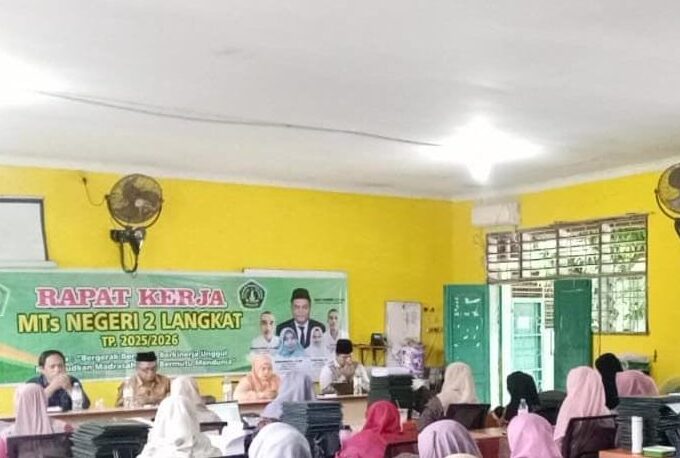 Rapat Kerja MTSN 2 Langkat untuk Menyusun Strategi Mewujudkan Madrasah yang Unggul