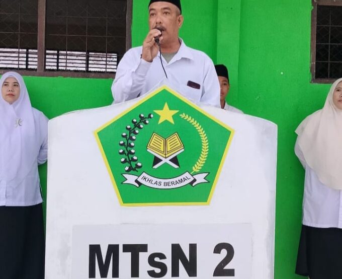 MTs Negeri 2 Langkat Melaksanakan Upacara Bendera di Minggu Terakhir Sebelum Liburan semester Genap Tahun Ajaran 2024-2025.