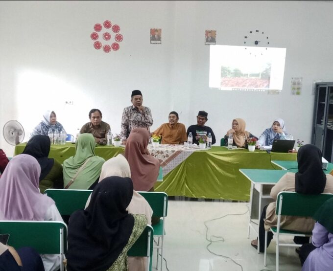 MTsN 2 Langkat Menjalin Hubungan Silaturahmi Bersama Wali Murid Kelas VII dan VIII Dalam Momentum Pengambilan Raport Kenaikan Kelas