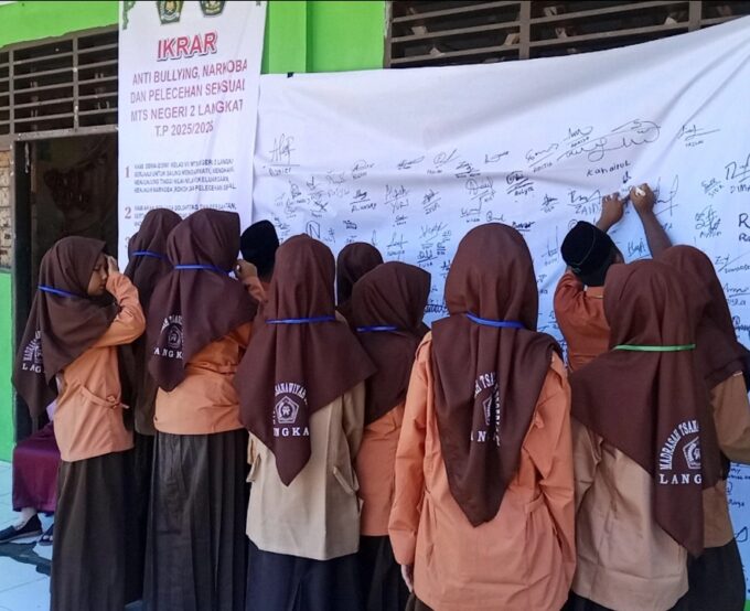 MATSAMA MTsN 2 Langkat, Seluruh Peserta Ucapkan Ikrar Anti Bullying/Narkoba dan pelecehan Seksual