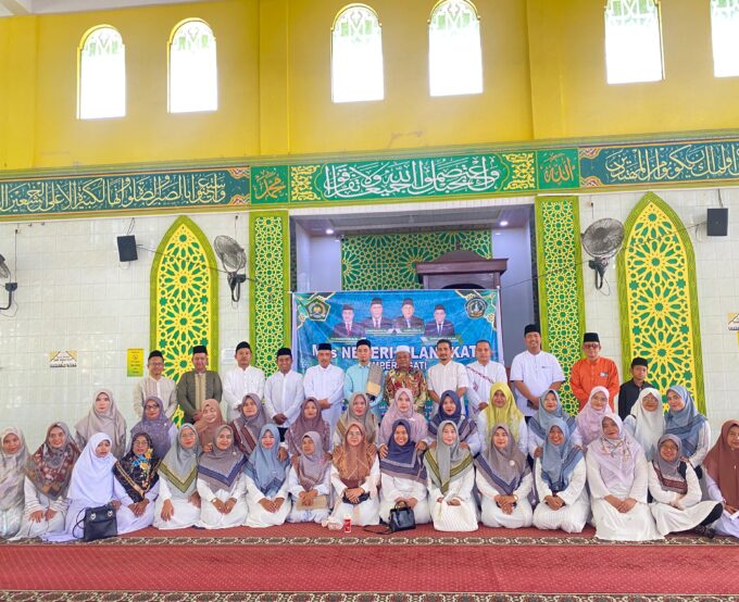 MTsN 2 Langkat Adakan Peringatan Bulan Muharram 1447 H Sekaligus Berikan Santunan Kepada Anak Yatim