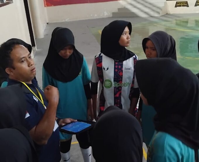 Salah Satu Tim Bola Tangan Madrasah MTsN 2 Langkat Melaju ke Semi Final Turnamen Tingkat Kabupaten Langkat