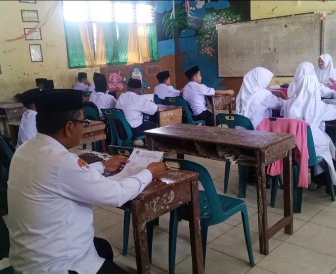 Kegiatan Supervisi Persemester, Tim Supervisi MTsN 2 Langkat Tinjau Kesiapan Guru dan Strategi Pembelajaran