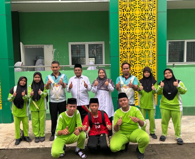 MTsN 2 Langkat Lepas Siswa-Siswi Ikuti Lomba Bulu Tangkis Tingkat Kecamatan Besitang