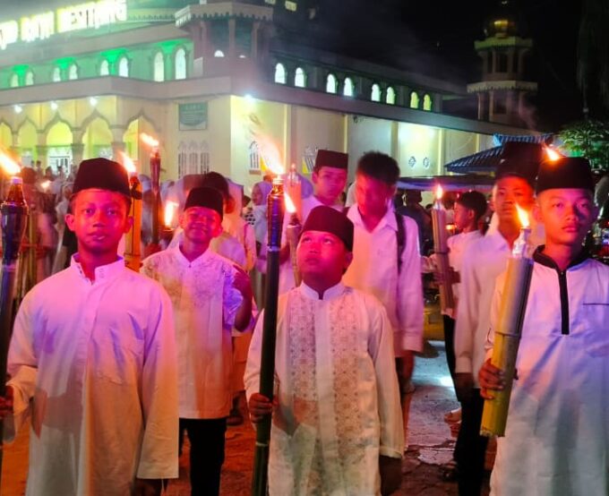 MTsN 2 Langkat Ikuti Zikir Akbar dan Pawai Obor Kecamatan Besitang Dalam Rangka HUT RI ke-80