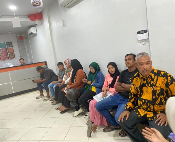 Permudah Proses Pencairan PIP, Wakil Kepala Madrasah MTsN 2 Langkat Bidang Kesiswaan Lakukan Pendampingan Siswa