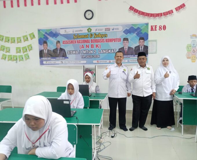 Pelaksanaan ANBK Utama, MTsN 2 Langkat Sambut Hangat Kedatangan Pengawas Madrasah Kabupaten Langkat