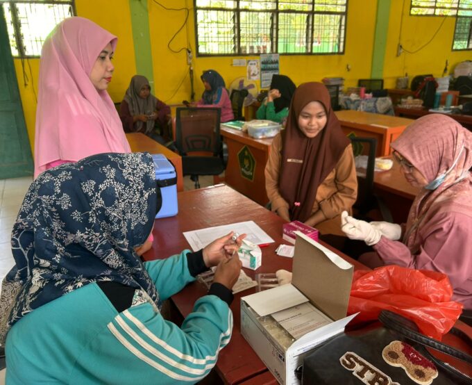 Siswa-Siswi MTsN 2 Langkat Ikuti Vaksinasi NPV Dari Puskesmas Besitang