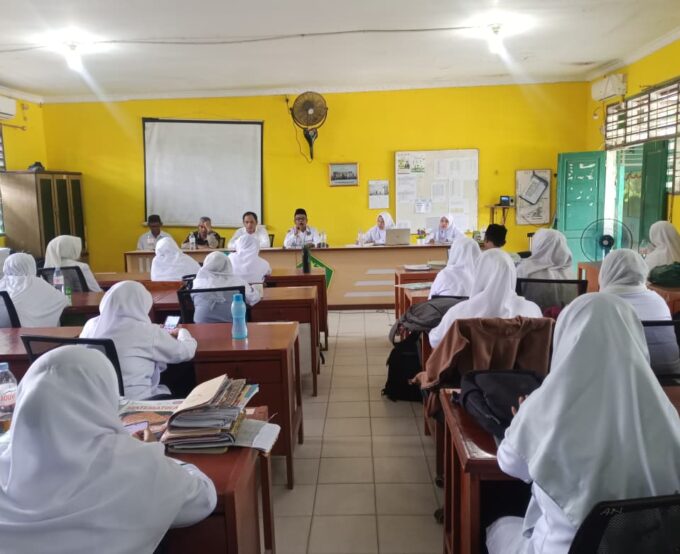 Evaluasi Kinerja dan Susun Program Ke Depan, MTsN 2 Langkat Gelar Rapat Kerja Bulanan