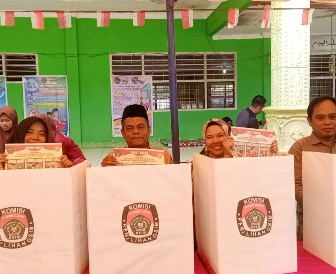 Pemungutan dan Penghitungan Suara Pemilihan Ketua dan Wakil Ketua OSIM MTsN 2 Langkat Periode 2025-2026 Digelar dengan Penuh Semangat Demokrasi