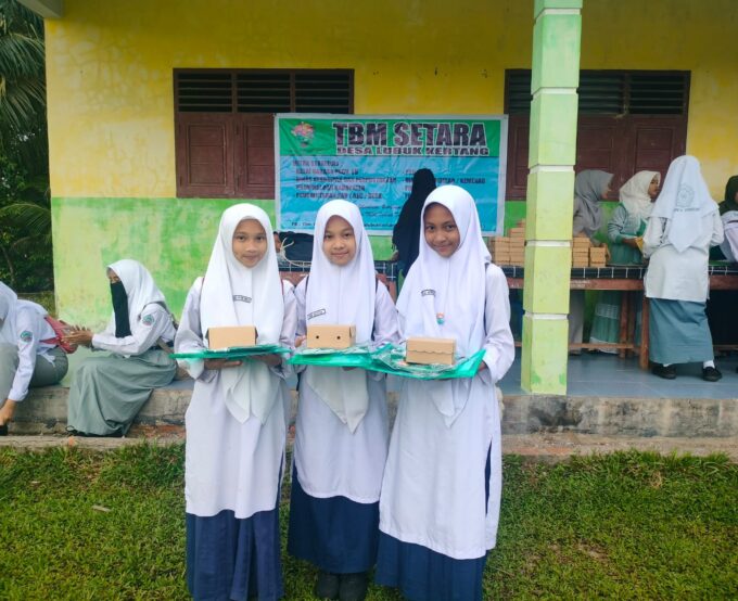 Siswi MTsN 2 Langkat Ikuti Lokakarya Penulisan Cerpen Tingkat Kecamatan Berandan Barat