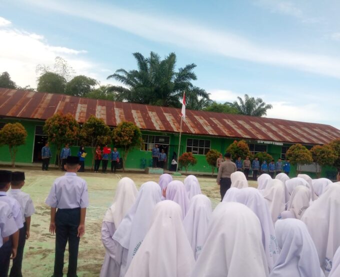 Wujudkan Semarak Persatuan, MTsN 2 Langkat Hadiri Undangan Camat Besitang pada Upacara Hari Sumpah Pemuda di Lapangan MASpN Besitang