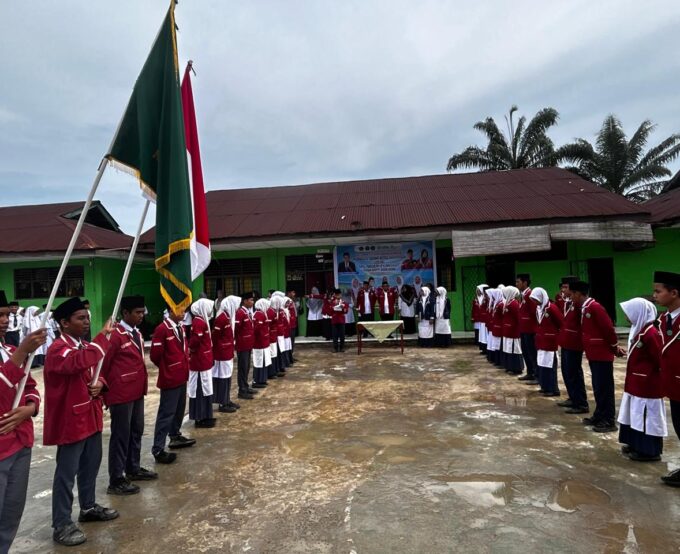 Pelantikan Pengurus OSIM 2025-2026 Resmi Dilaksanakan, MTsN 2 Langkat Kukuhkan Generasi Muda Berprestasi