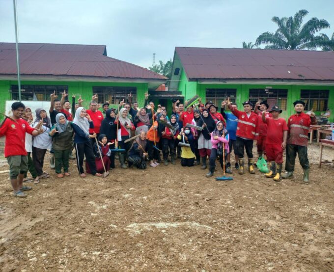 MTsN 2 Langkat Bangkit Pasca Banjir Bandang, Damkar Manggala Agni dan Pihak TNGL Turut Membantu Dalam Pemulihan Madrasah