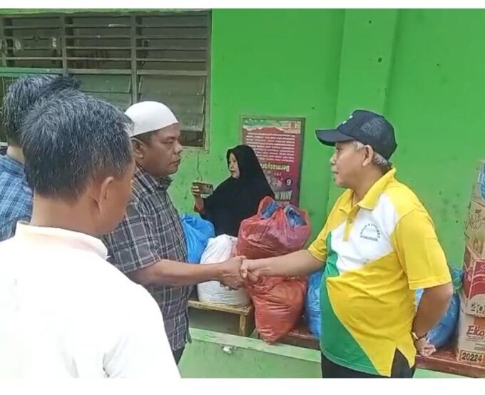 Wujud Solidaritas Madrasah, MTsN 2 Langkat Terima Bantuan Logistik Dari MTsN 4 Langkat