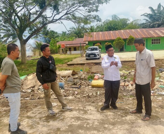 Pulih Dari Dampak Banjir, MTsN 2 Langkat Terima Bantuan Revitalisasi Gedung dan Pembersihan Sisa Material dari HK
