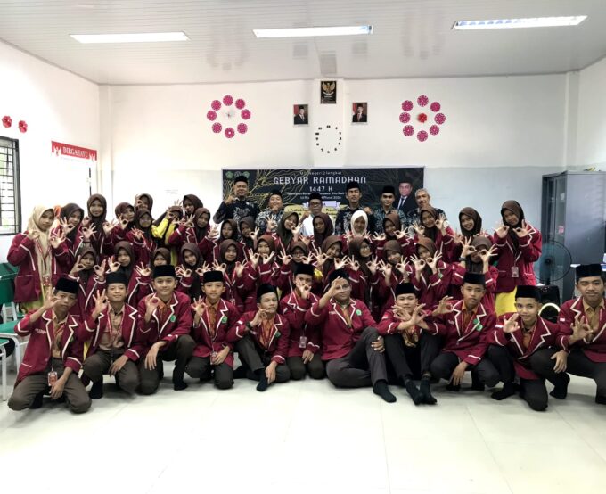 Penutupan Ramadhan Penuh Berkah di Madrasah, MTsN 2 Langkat Gelar Khataman Qur'an, Pembagian Sembako, Pesantren Kilat, Pembagian Takjil dan Buka Puasa Bersama Keluarga Besar MTsN 2 Langkat