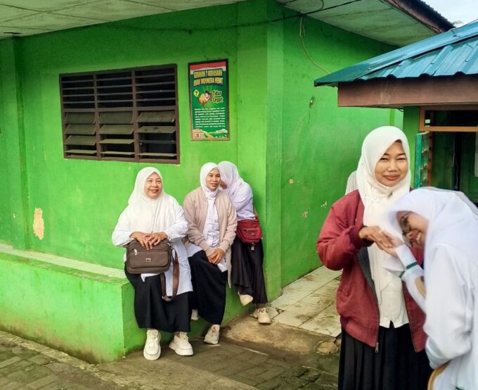 Hari Pertama Masuk Sekolah Setelah Idul Fitri 1447 H, Dewan Guru MTsN 2 Langkat Sambut Siswa Dengan Penuh Kehangatan