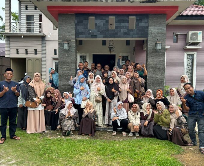 Pererat Silaturahmi, MTsN 2 Langkat Gelar Halal Bihalal di Kediaman Kepala Madrasah