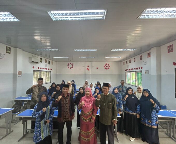 Sinergi Tingkatkan Mutu Siswa, Ketua Tim (Katim) Kesiswaan Kanwil Kemenag Sumut dan Kasi Kemenag Langkat Lakukan Monitoring Ekstrakurikuler MTsN 2 Langkat