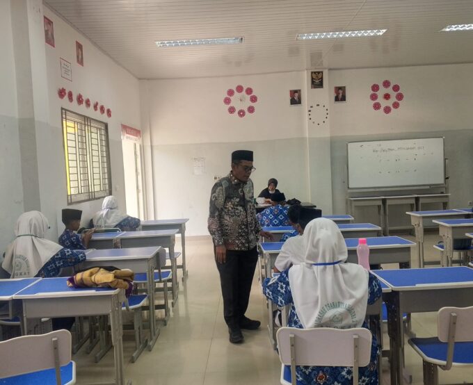 Komitmen Tingkatkan Mutu Pendidikan, MTsN 2 Langkat Selenggarakan Ujian Akhir Madrasah  Tahun Pelajaran 2025/2026