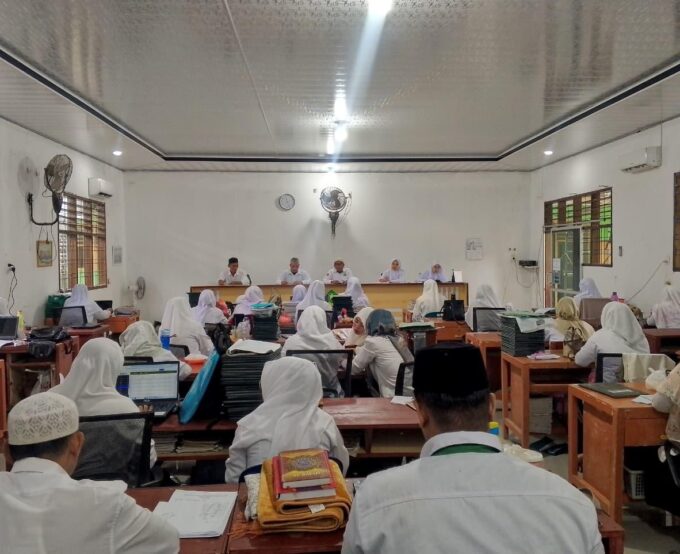 Wujudkan Penilaian Objektif dan Berkualitas, MTsN 2 Langkat Laksanakan Rapat Kenaikan Kelas Tahun Pelajaran 2025/2026