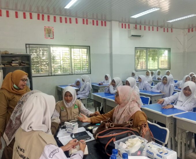 Wujudkan Generasi Sehat, MTsN 2 Langkat Sambut Tim UKS Puskesmas Besitang Untuk Pemeriksaan Siswa Madrasah
