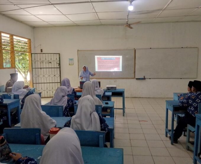 Pastikan Pembelajaran Berkualitas, Tim Supervisi MTsN 2 Langkat Lakukan Supervisi Semester di Seluruh Kelas