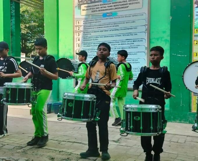 Matangkan Penampilan, Drumband MTsN 2 Langkat Intensif Berlatih Sambut HUT RI ke-81