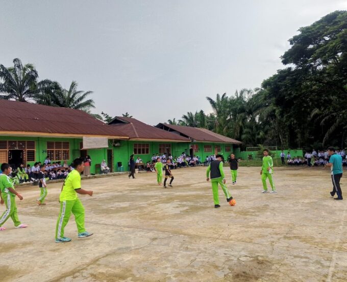 Semarak HUT RI ke-81, MTsN 2 Langkat Eratkan Kebersamaan Lewat Turnamen dan Beragam Lomba